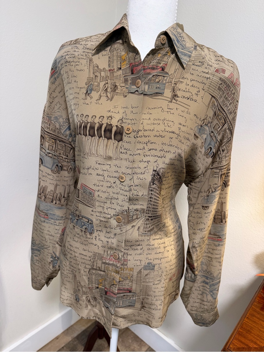 Ellen Tracy New York Magazine 100% Silk Illustrated Button-Front Blouse